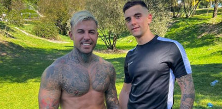 El joven alumno posando con Llados