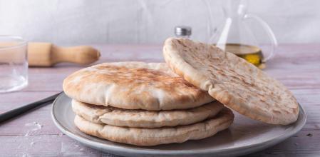 Cómo preparar este sencillo y versátil pan de pita casero