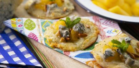 Mira qué bueno': pizzas de albaricoques y queso azul para preparar con los niños