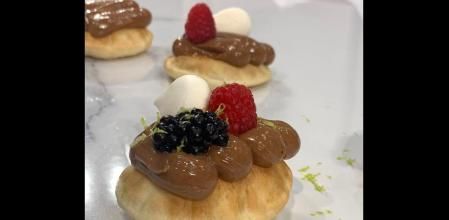 Cómo hacer esta pizza dulce con cremoso de praliné de almendra