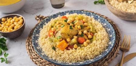 Aprende a preparar un delicioso pollo marroquí con cuscús con esta receta