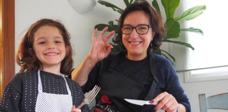 Los chefs cocinan en casa: el pollo con limón, miel y chalotas de Iolanda Bustos