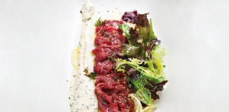 Prepara este carpaccio de ternera con salsa tártara