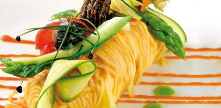 Receta vegetariana: pasta fresca con salsa de romesco y verduras