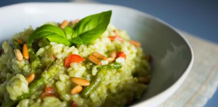 Receta de risotto al pesto con espárragos