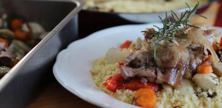 Cómo preparar un sabrosísimo cordero al horno con verduras