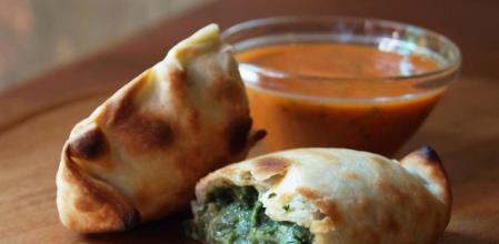 Empanadas de espinacas y huevo: receta perfecta para celebrar el Día Internacional de las Espinacas