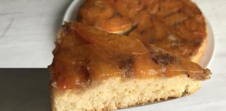 Así se prepara un esponjoso bizcocho de albaricoque