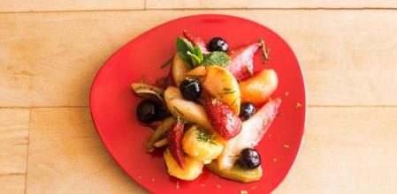 Así se prepara un estofado de fruta fresca de temporada
