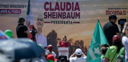 MEX2507. PESQUERIA (MEXICO), 21/03/2024.- La candidata presidencial por el Movimiento de Regeneración Nacional (Morena), Claudia Sheinbaum, habla durante un acto público este jueves en el municipio de Pesquería (México). La candidata presidencial del oficialismo mexicano, Claudia Sheinbaum, rechazó este jueves el autoritarismo como vía para combatir la inseguridad del país e instó a impulsar una política de cero impunidad, de atención a las causas y de un poder judicial que funcione. EFE/Miguel Sierra.