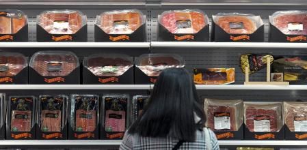 GRAFCAT1492. BARCELONA, 18/03/2024.- Aspecto de la primera jornada de la feria internacional Alimentaria & Hostelco, que se celebra desde este lunes en Barcelona, y que prevé un impacto económico de entre 180 y 200 millones de euros y espera superar los 100.000 visitantes profesionales. EFE/Alejandro García