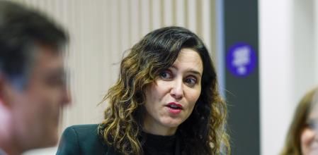 MADRID, 01/04/2024.-La presidenta de la Comunidad de Madrid, Isabel Díaz Ayuso (c), inaugura las nuevas instalaciones de la Oficina de Empleo de Barrio del Pilar, este lunes. EFE/ Rodrigo Jimenez