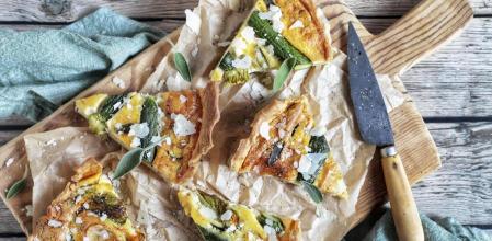 La quiche de mini calabacines con flor que solucionará tus cenas de verano