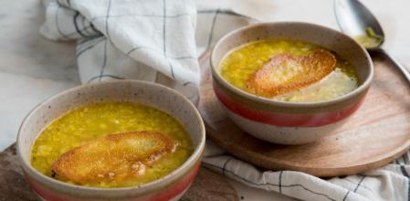 Sopa de ajo y verduras y otras recetas para una cena ligera
