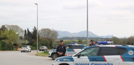 Control de los Mossos en una rotonda .