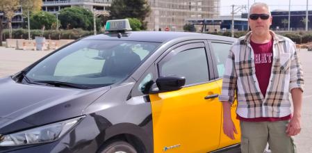 Ángel García conduce un Nissan Leaf de 40 kW que le proporciona una autonomía de 200 kilómetros con una carga completa&nbsp;