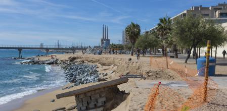 La playa del Pont del Petroli de Badalona fue una de las más afectadas por el temporal Nelson.
