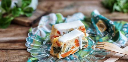 Flan de judías verdes y zanahoria con salsa de queso de cabra, una receta sana y sorprendente