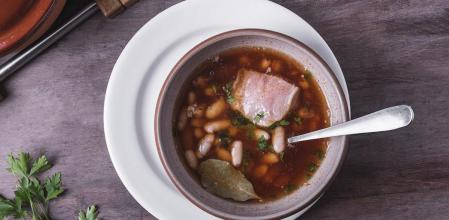 Cómo preparar unas exquisitas alubias a lo pobre