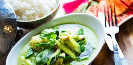 Atrévete con esta receta de curry verde con pollo