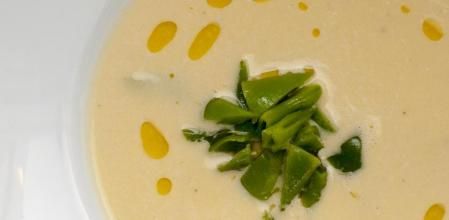 Cómo combinar legumbres y verduras en una sopa fría