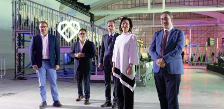 Carlos López, director de Experiencia Comercial en Daiichi Sankyo España; Dr. Julio Mayol, jefe de Sección de Cirugía en el Hospital Clínico San Carlos de Madrid; David González, director ejecutivo de la Agencia de Ciencia, Competitividad Empresarial e Innovación del Principado de Asturias; Inmaculada Gil, directora general de Daiichi Sankyo España; y Dr. Rafael Vidal Pérez, cardiólogo del Complejo Hospitalario Universitario A Coruña