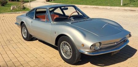 El Fiat 850 Moretti Sportiva se presentó en el Salón del Automóvil de Turín en 1965, dos años antes del inicio de su producción.