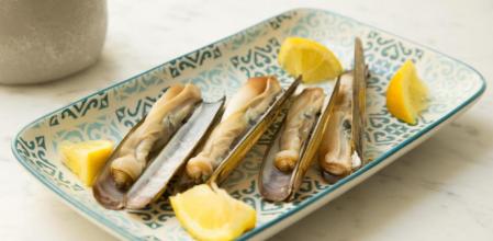 La receta más fácil de navajas a la plancha con ajo y perejil