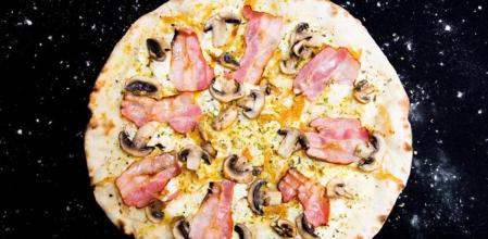 Receta fácil y rápida de pizza carbonara casera