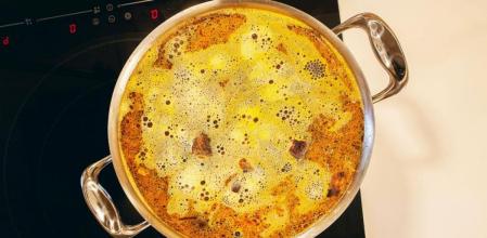 Vídeo: Así prepara Joan Roca un fondo oscuro