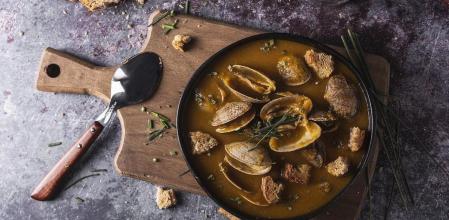 Cómo preparar esta reconfortante sopa de almejas