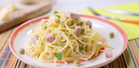 Mira qué bueno': espaguetis a la milanesa para preparar con los niños