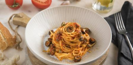 Cómo hacer esta receta de espaguetis 'a la putanesca'