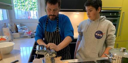 Los chefs cocinan en casa: la pasta con huevo frito de Sergi de Meià