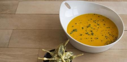 Crema de calabaza: la receta otoñal que se sirve tanto fría como caliente