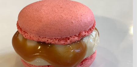 Prepara este exquisito ‘macaron’ con chocolate blanco y caramelo salado