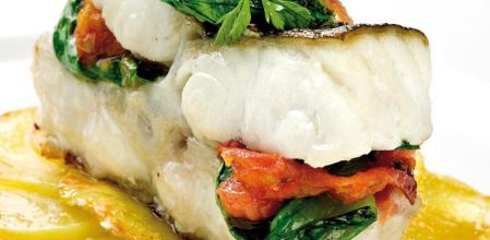 Receta saludable de rodaballo a la papillote de hierbas y tomate