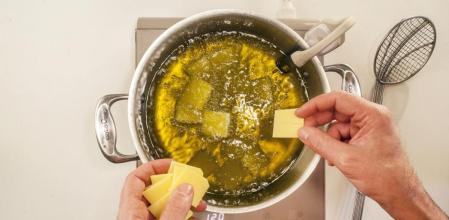 La receta de las mejores patatas suflé, con Joan Roca