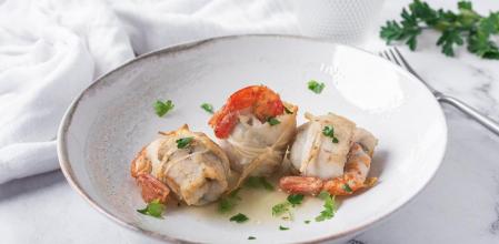 Rollitos de lenguado con gambas, una receta original para probar