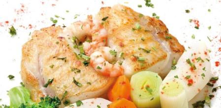 La receta de merluza y rape con refrito de ajos y gambas que nunca falla