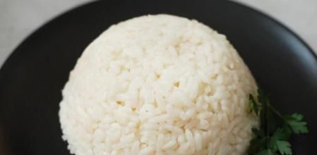 Cristina Lora, experta en seguridad alimentaria: “Cuando añadimos agua al arroz refrigerado despertamos una bacteria que estaba ahí dormida”