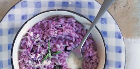 El arroz más original con arándanos, romero y gorgonzola fundido