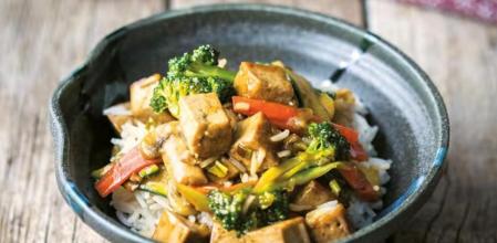 Receta vegana: tofu teriyaki con verduras salteadas
