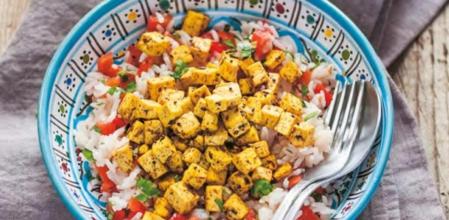 Receta vegetariana: ensalada de arroz y tofu especiado