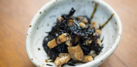Una receta de ensalada de algas llena de calcio, hierro y vitaminas