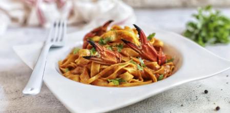 Tallarines con salsa americana de nécoras, una receta deliciosa para variar tu menú