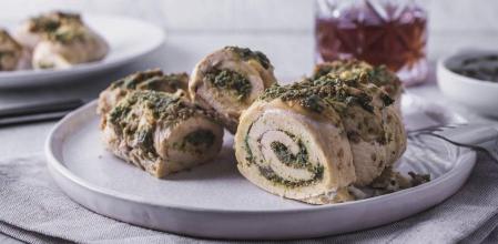Triunfa con esta sabrosa receta de enrollados de pollo con pesto