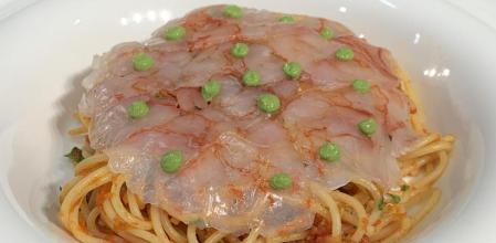 Cómo preparar estos espaguetis con carpaccio de gambas