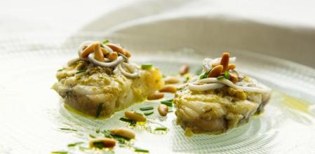 Prepara este irresistible rape con pesto y gulas