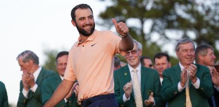 Scottie Scheffler, ante el selecto club de Augusta antes de ponerse su segunda chaqueta verde